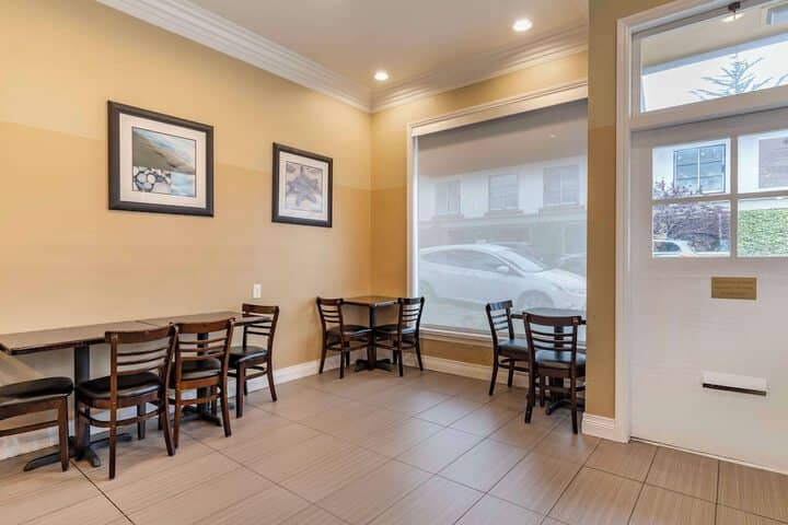Breakfast area